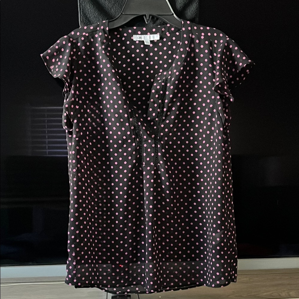 Love Tree Black Ruffled Cap Sleeve Blouse